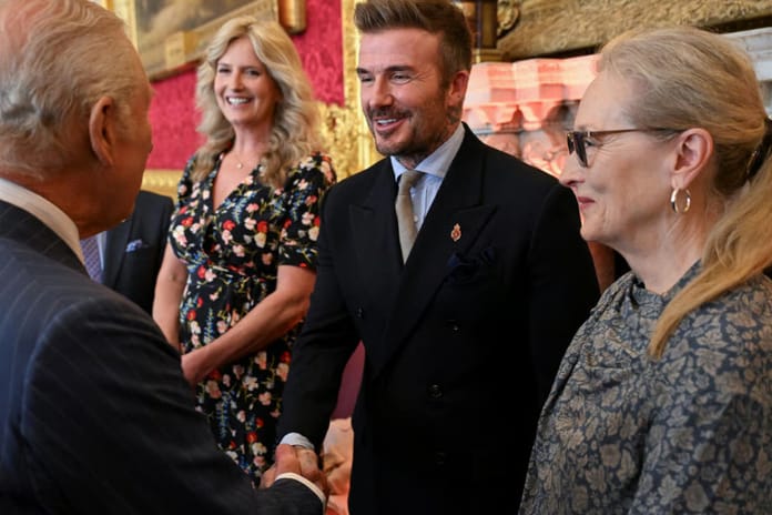 Kraliyet töreninde David Beckham'a büyük onur: İngiliz toplumuna ve futboluna katkılarından dolayı şövalyelik unvanına layık görüldü