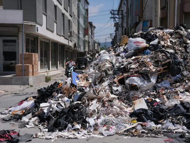 İzmir'de grev devam ediyor: Anlaşma sağlanamadı