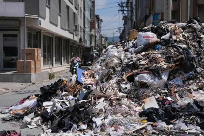 İzmir'de grev devam ediyor: Anlaşma sağlanamadı