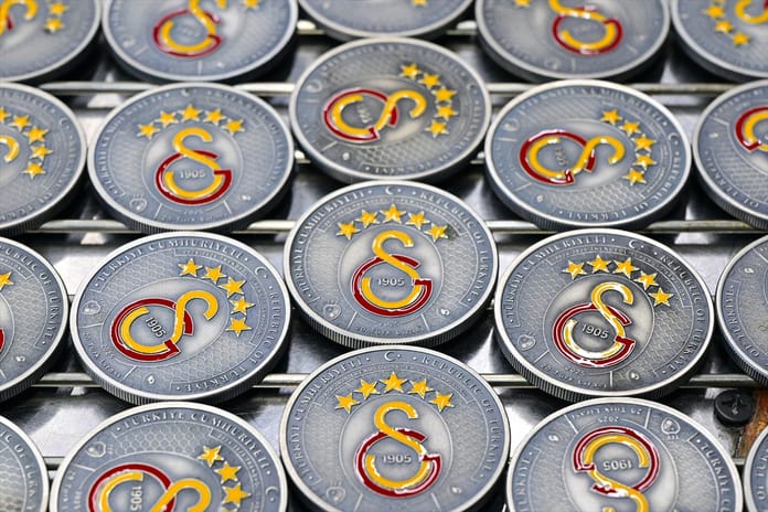 Gümüş hatıra para