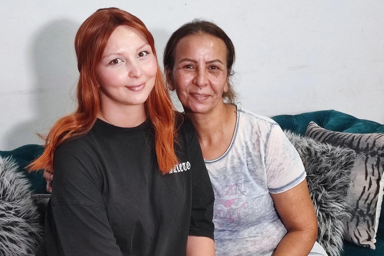 Anne ve kızı 14 yıl arayla kanseri yendi