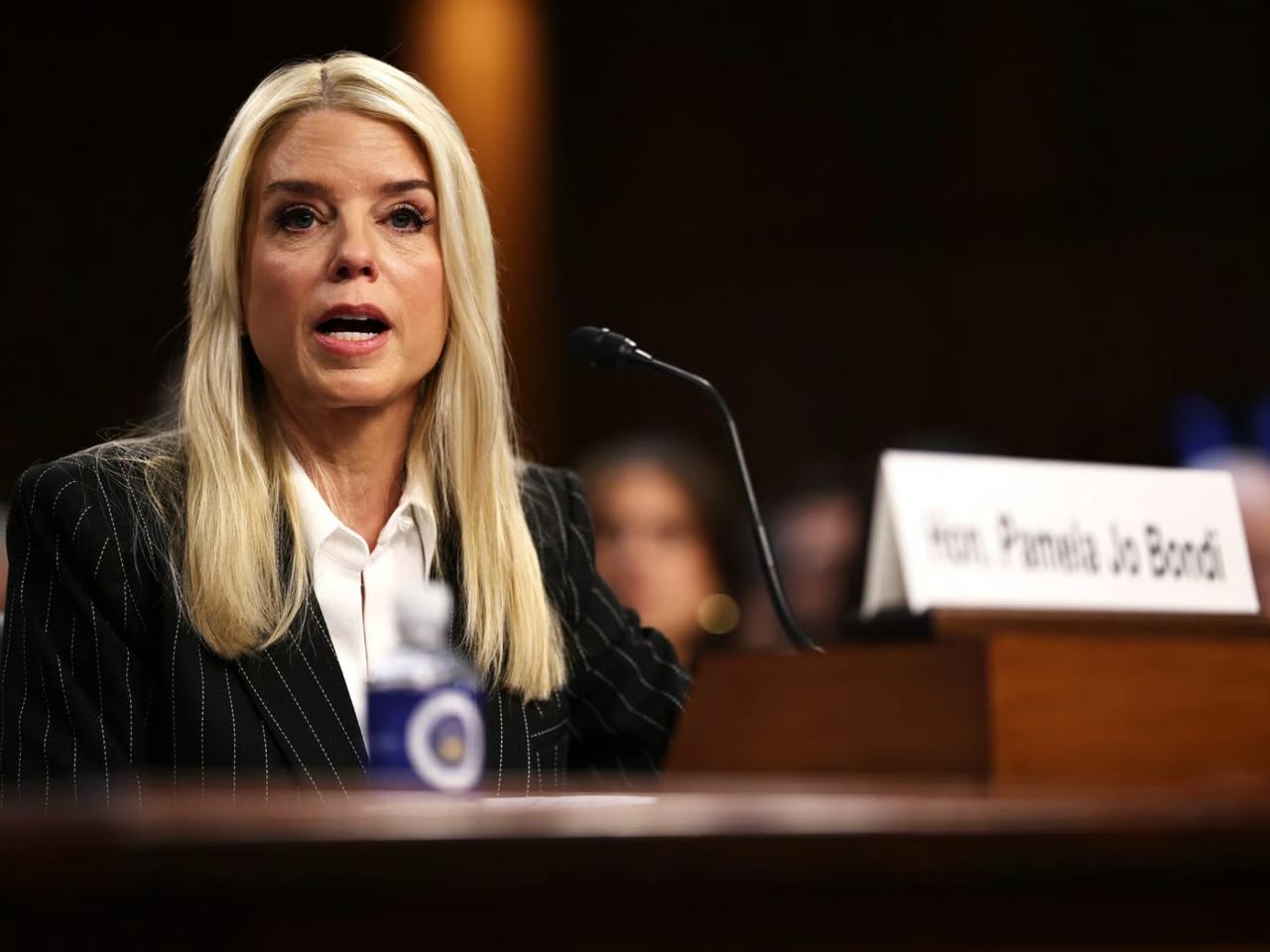 Pam Bondi Epstein eleştirilerinin hedefinde