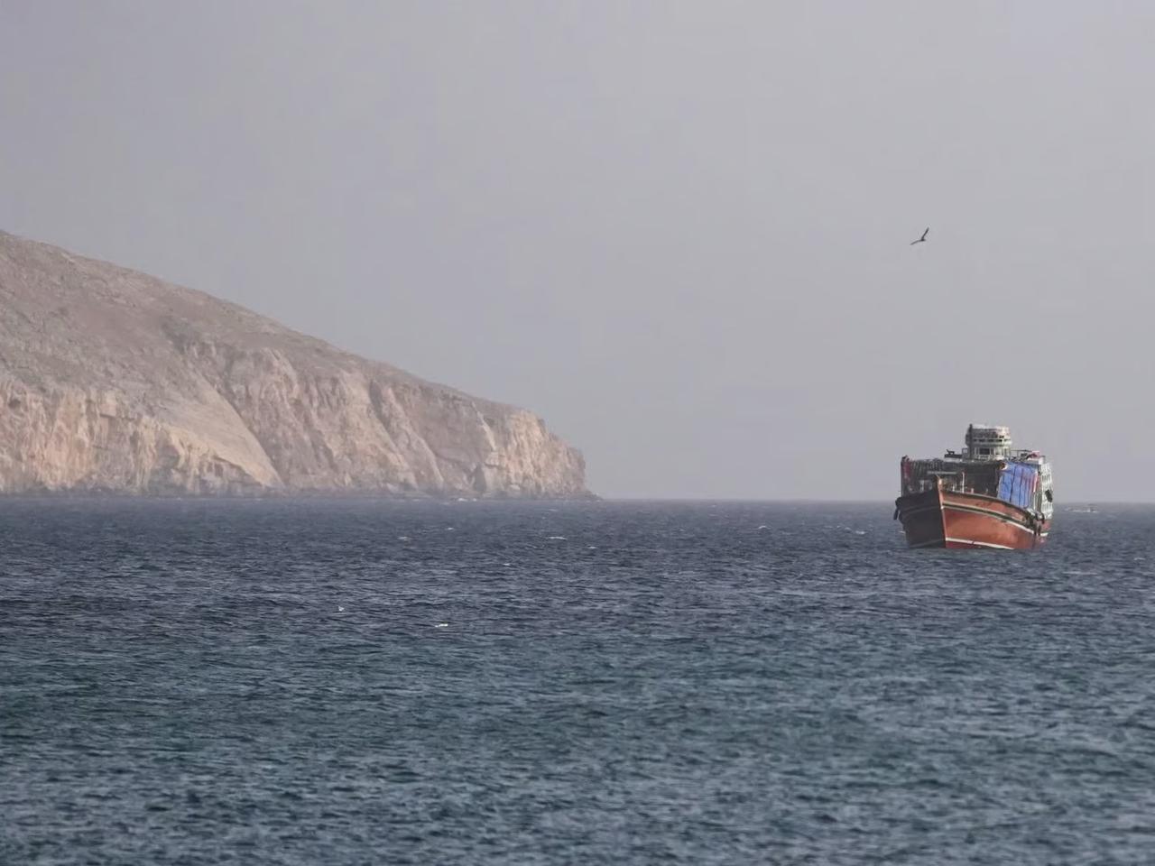 Hürmüz Boğazı'nda iki gemi çarpıştı