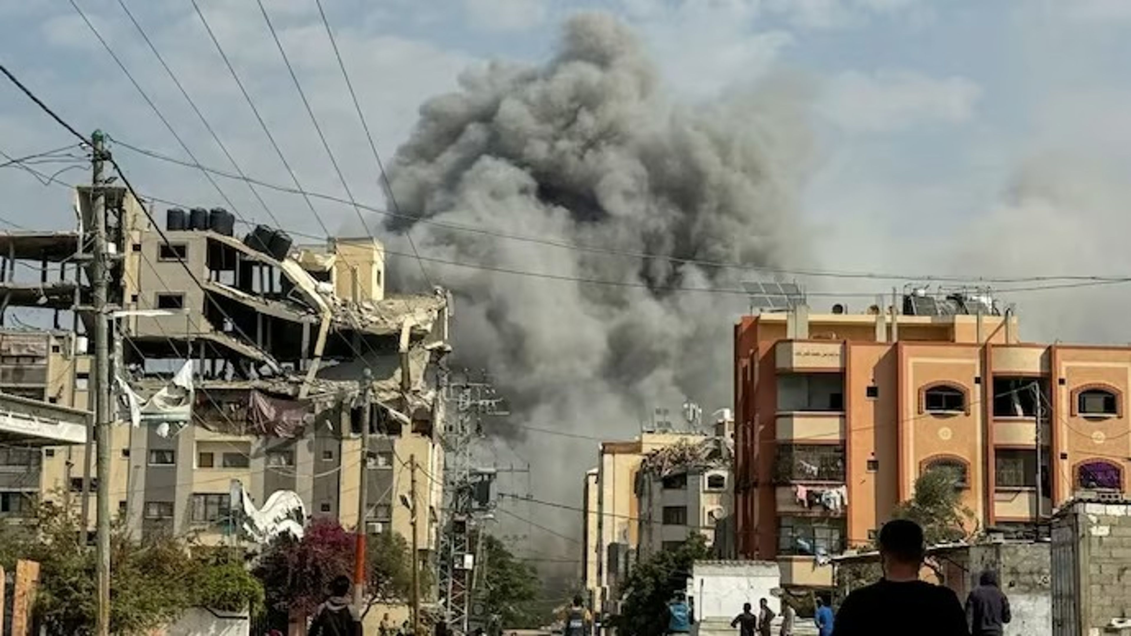 İsrail ordusu Suriye Cumhurbaşkanlığı sarayının çevresini bombaladı.