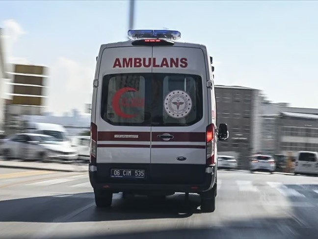 Beşiktaş İskelesi önünde bıçaklı kavga! Polis uyarı ateşi açtı