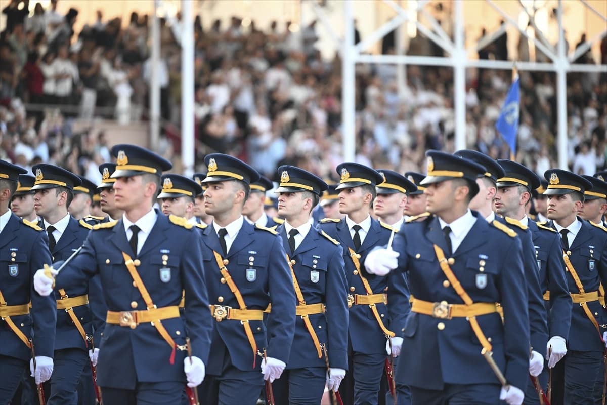 Türk Silahlı Kuvvetleri'ne taze kan | Genç Teğmenler ordu saflarına katıldı