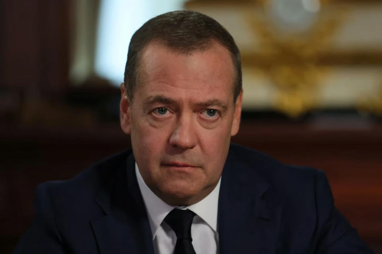 Medvedev'den küresel savaş uyarısı: Kıyamet saati ileri gidiyor