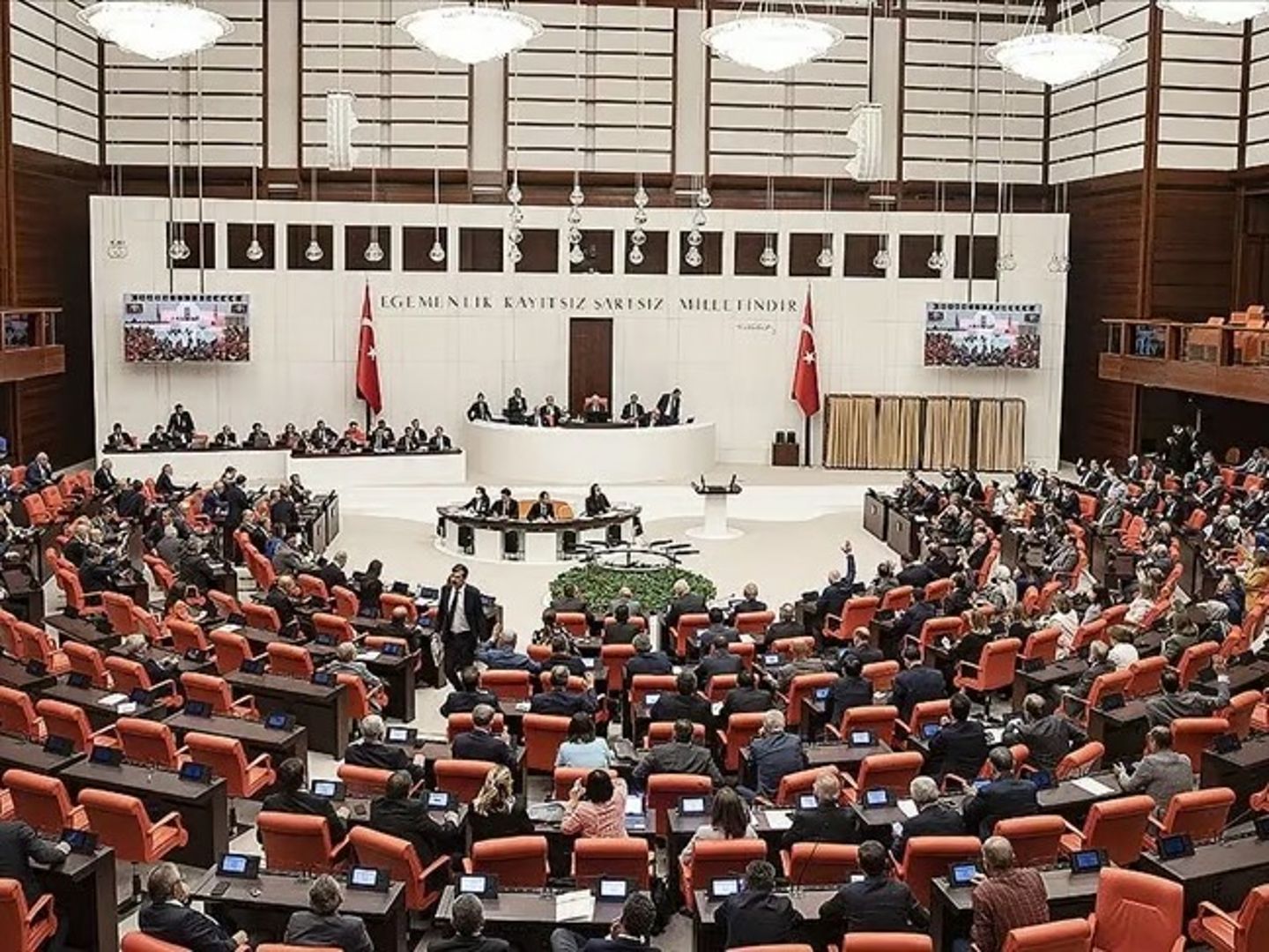 TBMM'den geçti: Fahiş site aidatları ve yapı denetimi düzenlemesinde 6 madde daha kabul edildi