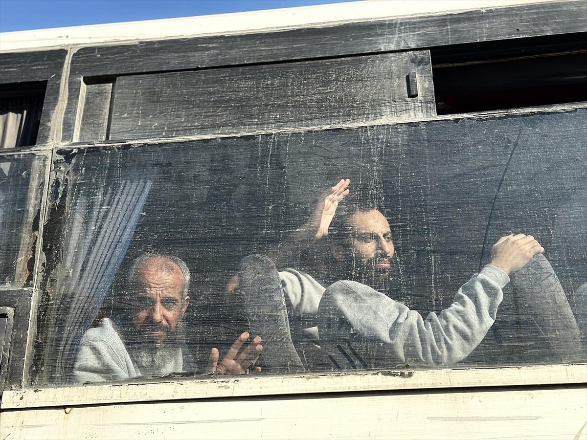İsrail'in serbest bıraktığı Filistinli esirlerin bir kısmı Gazze'ye ulaştı