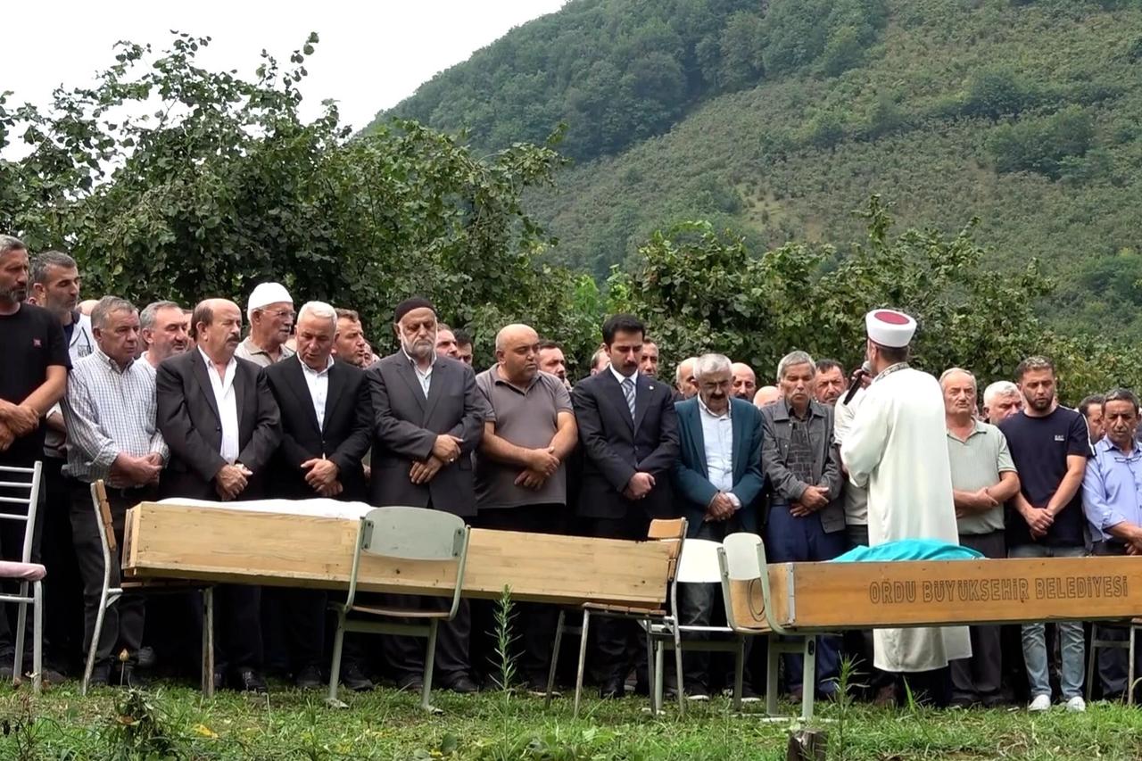Ömürleri de son yolculukları da bir oldu