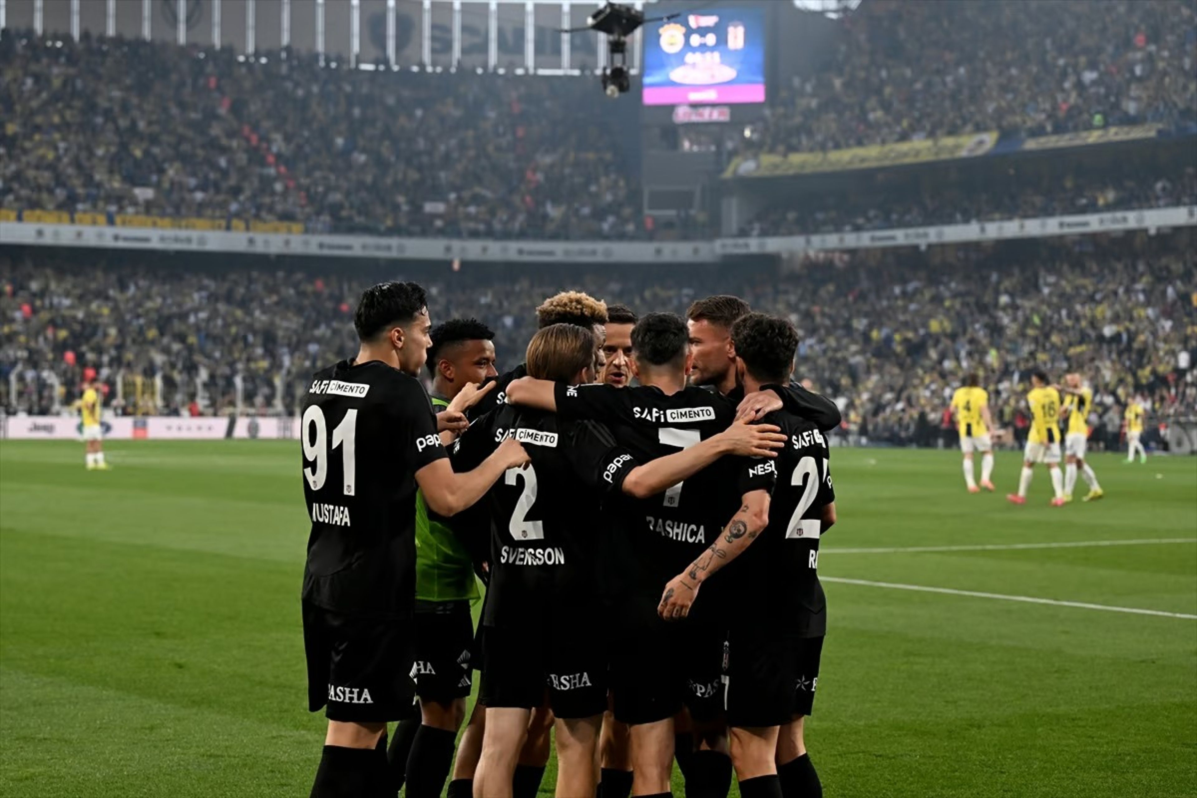 Solskjaer'in Beşiktaş'ı, Mourinho'nun Fenerbahçe'sini deplasmanda mağlup etti