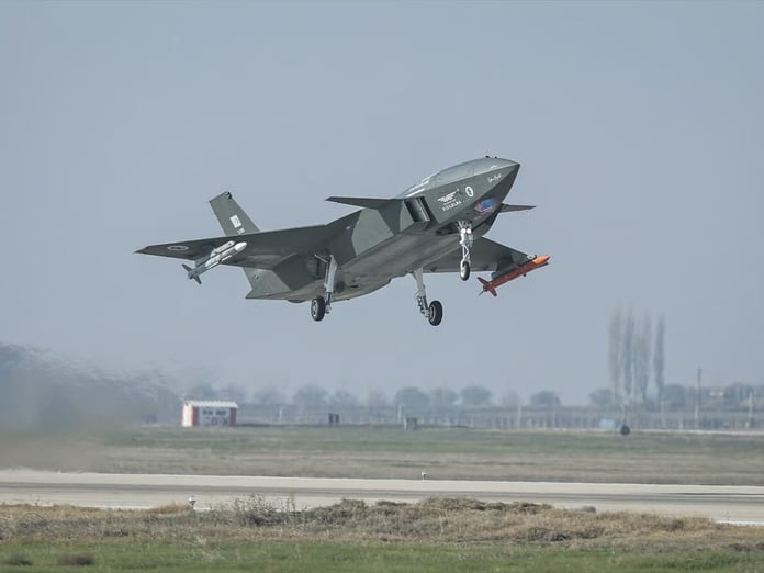 Bayraktar KIZILELMA hava-hava füzesiyle dünyada ilke imza attı