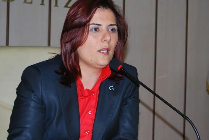 Özlem Çerçioğlu CHP'den istifa etti