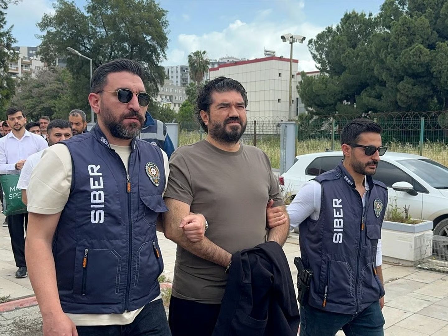 Yasa dışı bahis ve kara para aklama davasında Rasim Ozan Kütahyalı tutuklandı