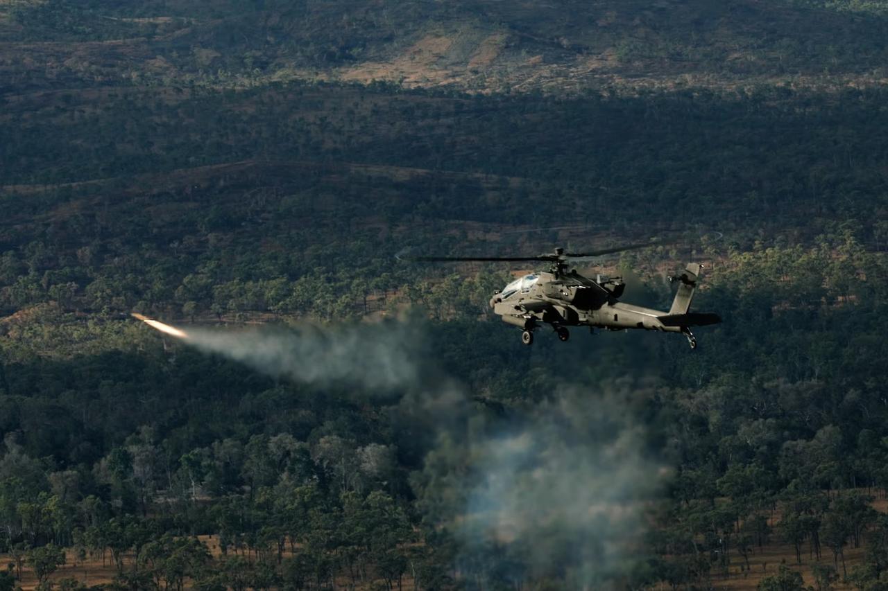 Avustralya'dan Apache ile ilk gerçek mühimmatlı atış
