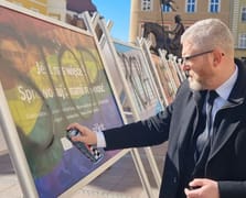 Polonyalı siyasetçi meclisteki LGBT propagandasına "dur" dedi