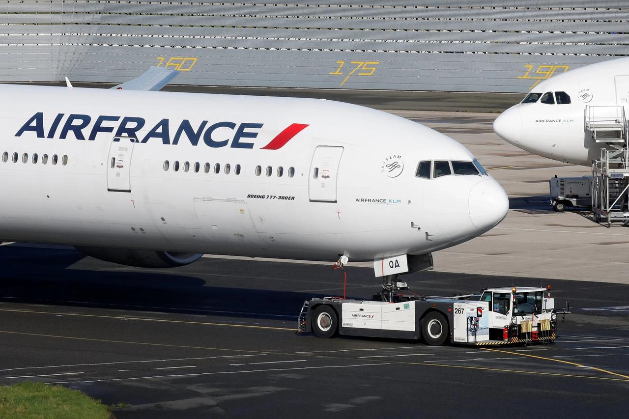 Fransa’da havalimanı grevi: Uçuşların yarısı iptal edildi