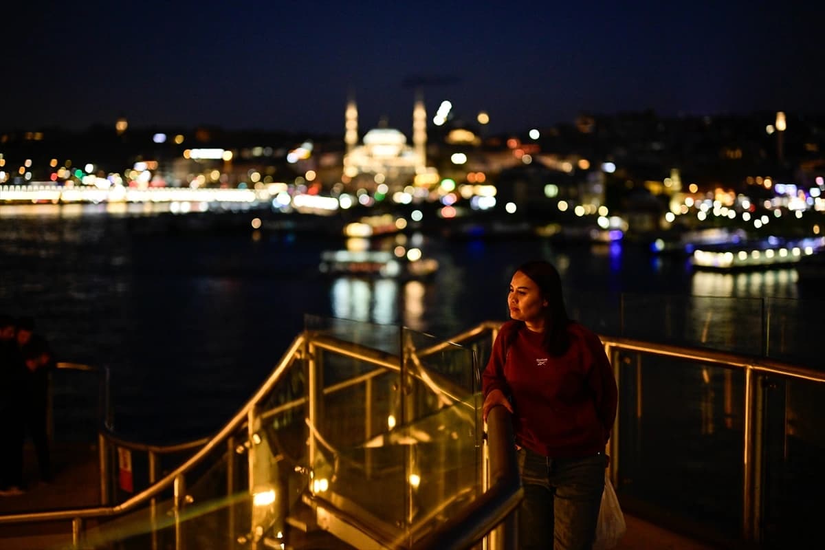 İstanbul'un tarihi silüeti gün batımında objektife yansıdı