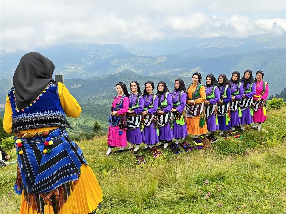 Karakısrak Yaylası horonla şenlendi
