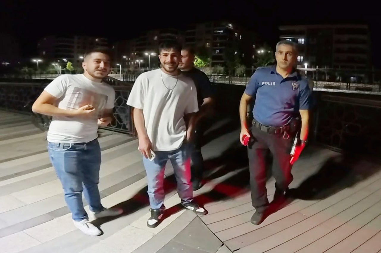 Parkta motosiklet sürdü ceza kesilmemesi için direndi
