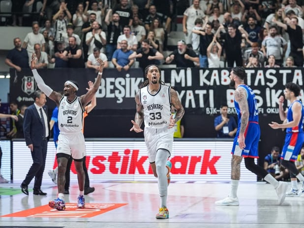 Beşiktaş, Anadolu Efes'i mağlup ederek play-off yarı final serisini eşitledi: Maç sonu cezalar gündemde