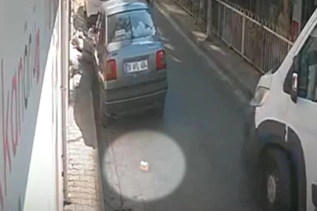 Düşürülen 100 bin TL’yi alıp kaçtı