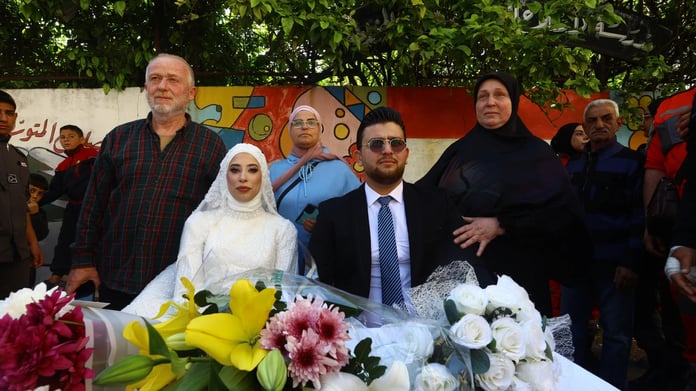 Çift sığınakta dünya evine girdi - CGTN Türkçe