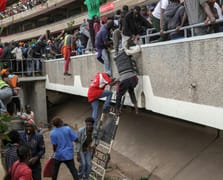 Kenya karıştı: Eski Başbakan'ın cenazesinde 4 ölü