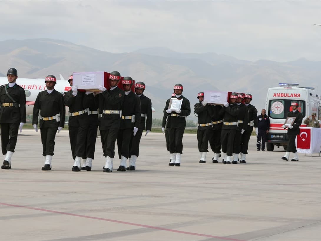 6 Şehidimiz için Hakkari'de tören