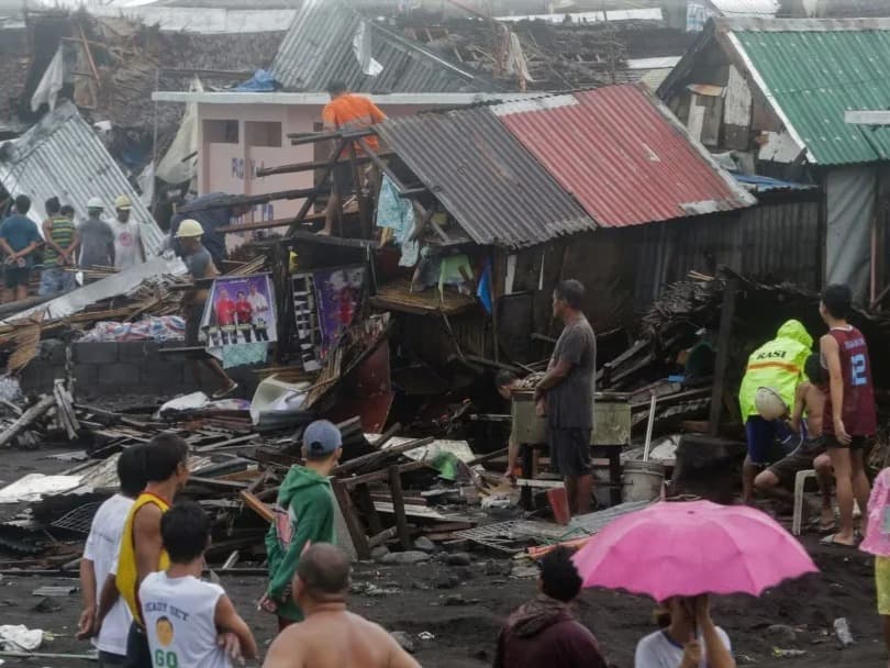 Filipinler'de tropikal fırtına can aldı: 19 ölü