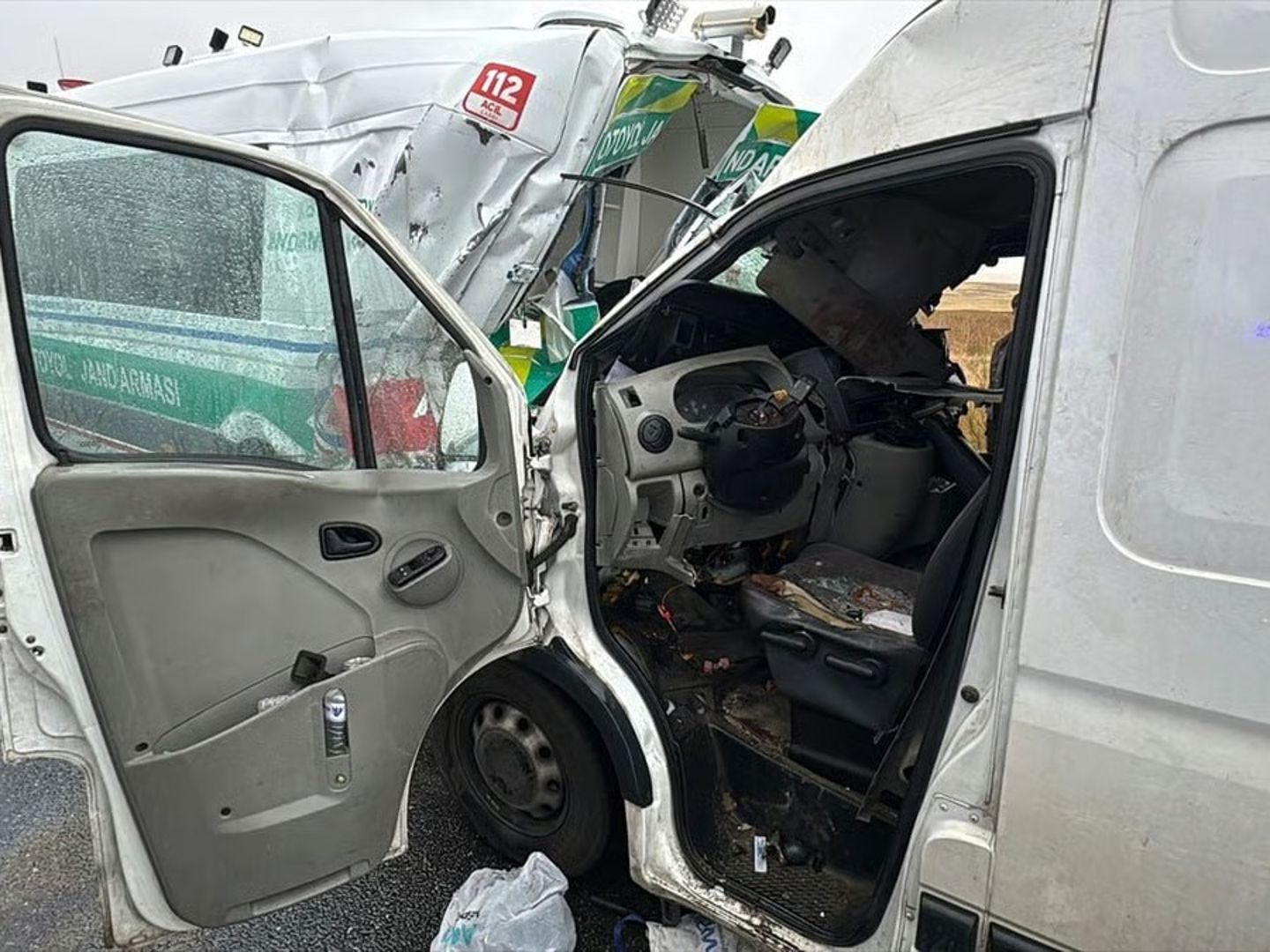 Aksaray’da feci kaza: Jandarma aracına çarptılar, 2 asker şehit oldu