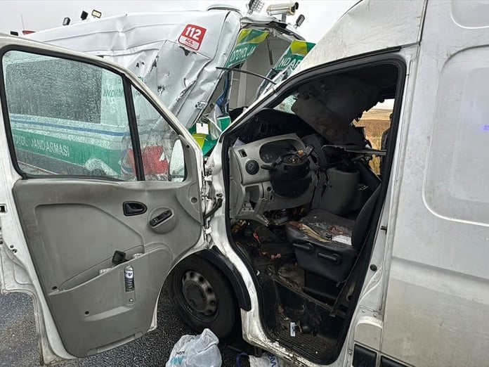 Aksaray’da feci kaza: Jandarma aracına çarptılar, 2 asker şehit oldu