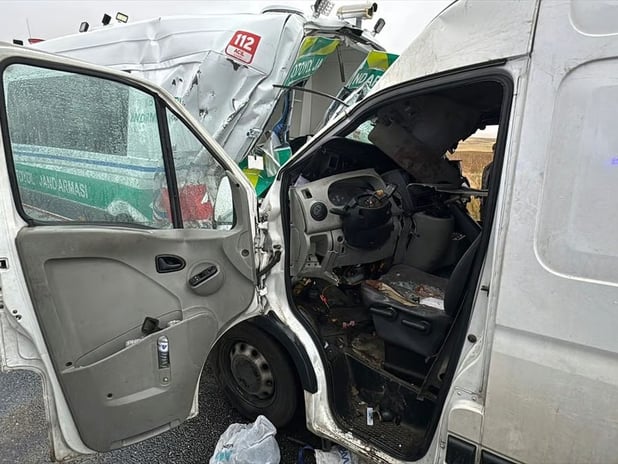 Aksaray’da feci kaza: Jandarma aracına çarptılar, 2 asker şehit oldu