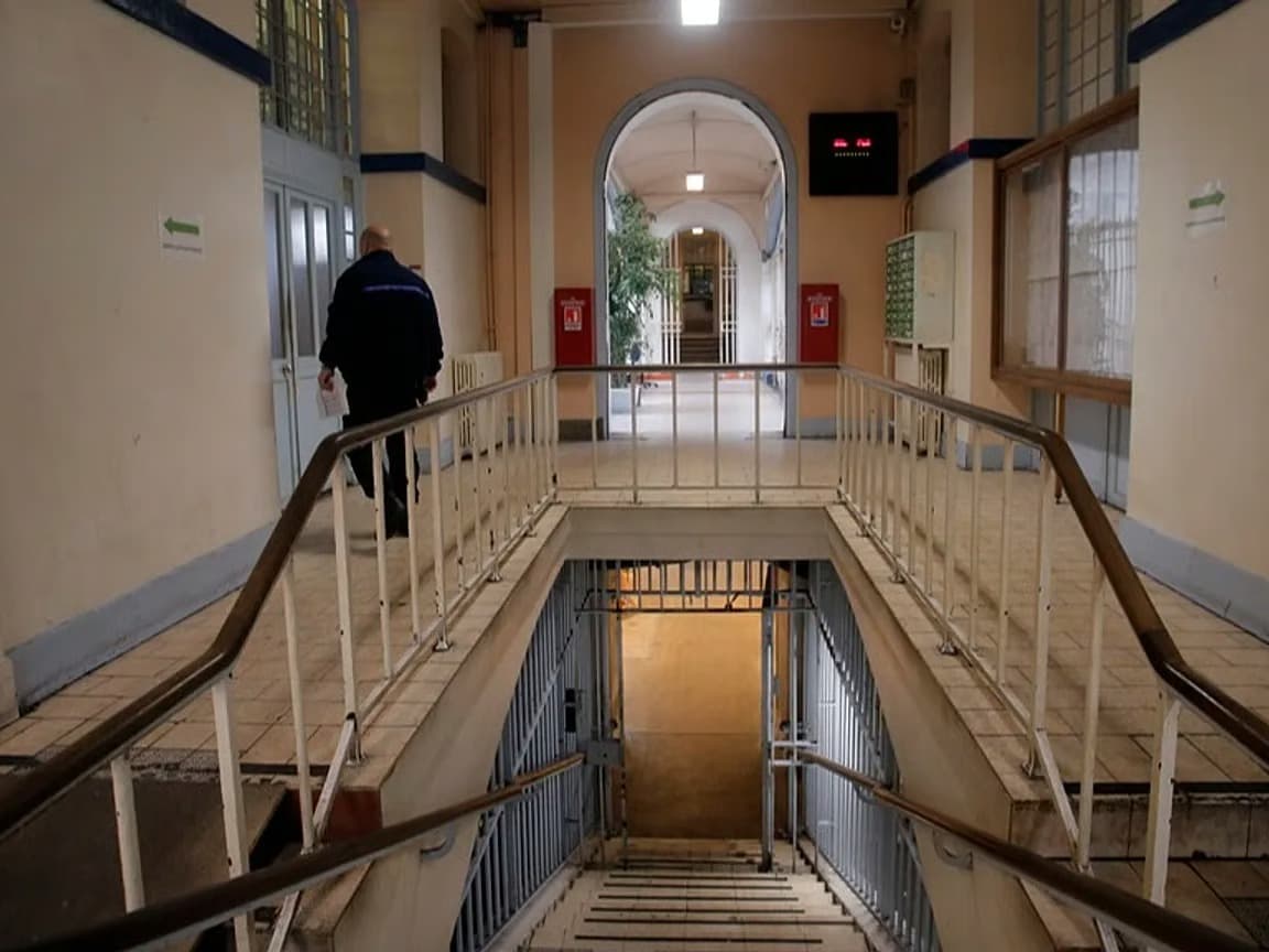 Fransa'da iki mahkum firar etti