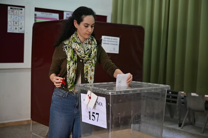 Kuzey Kıbrıs Cumhurbaşkanı'nı seçmek için sandık başında