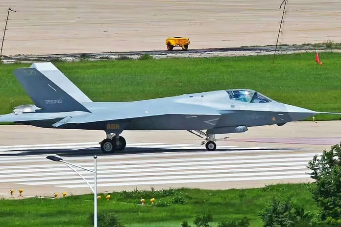 Pakistan, Çin'den J-35 alımını resmen onayladı