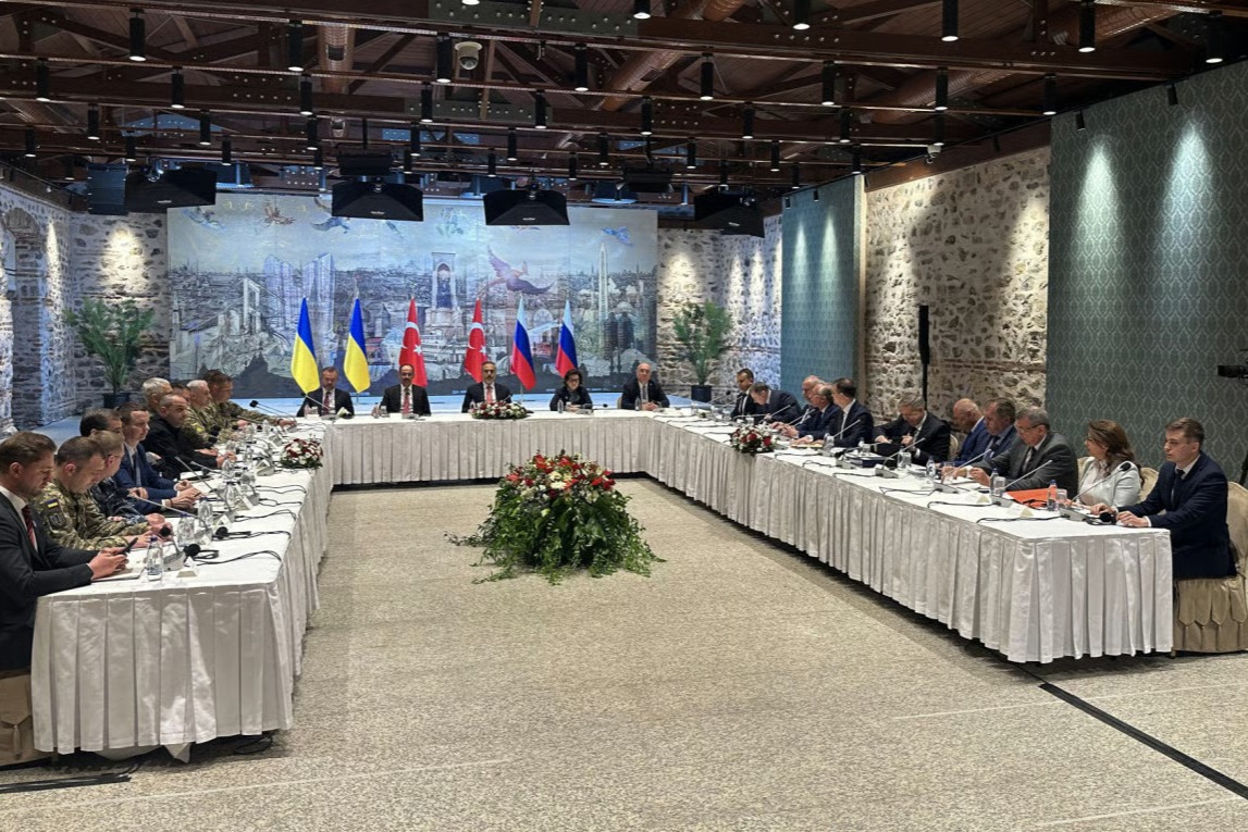 Kremlin Awaits Ukraine Response to Peace Talks Offer