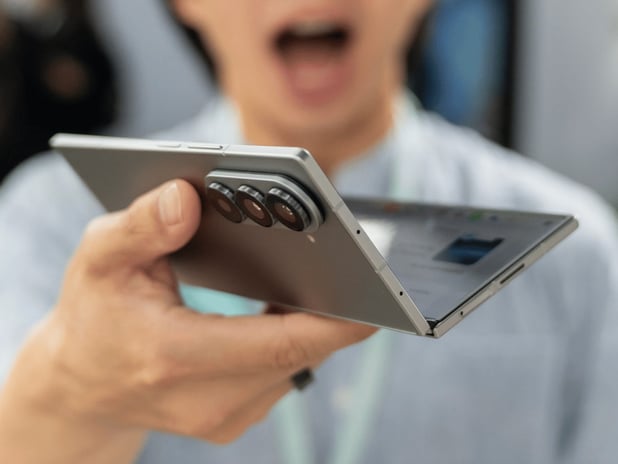 Galaxy Z Fold 7 pil testinde sınıfı geçti