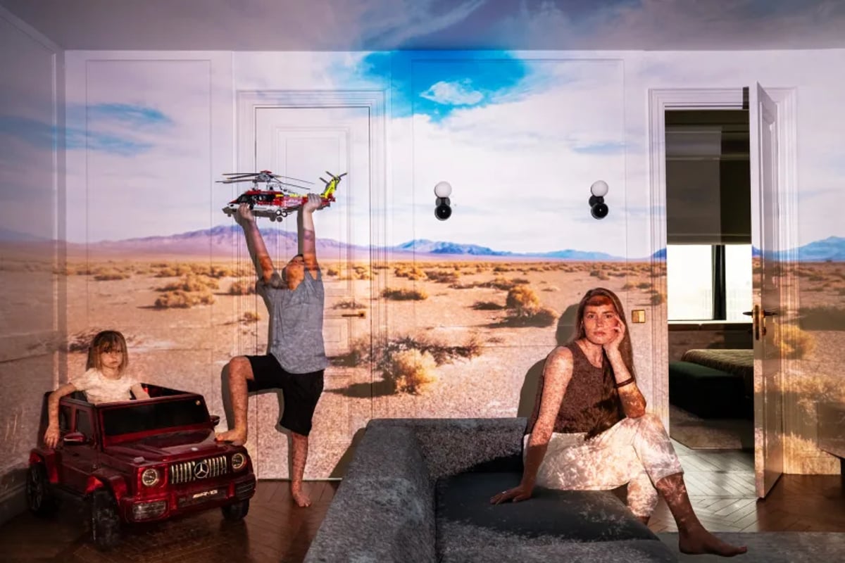 Delille ve Piermartiri, fotoğrafladıkları ve o bölgelerde yaşayan insanlarla sohbet ettikleri her yerde bir veya iki ay geçirdiler. 