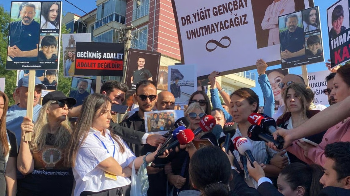 Yangın faciasında yakınlarını kaybedenler adalet istiyor