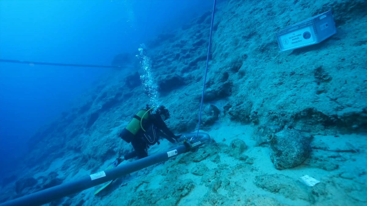 Kekova'da dünyanın en eski batığında amfora keşfi
