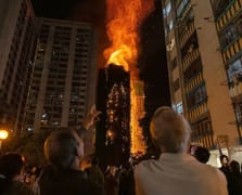 Hong Kong'taki gökdelenlerde çıkan yangında ölü sayısı artmaya devam ediyor