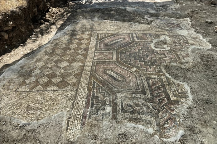 Diyarbakır'da mezar kazısında Davud Yıldızı bulundu