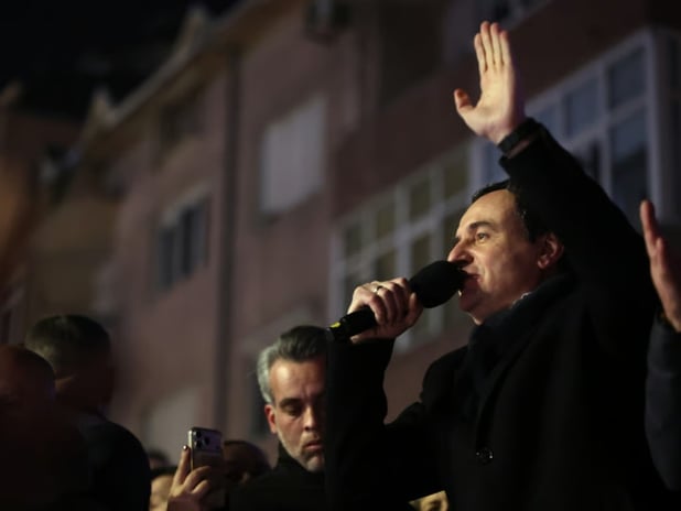 Kosova'daki erken seçimlerde Albin Kurti zafer kazandı