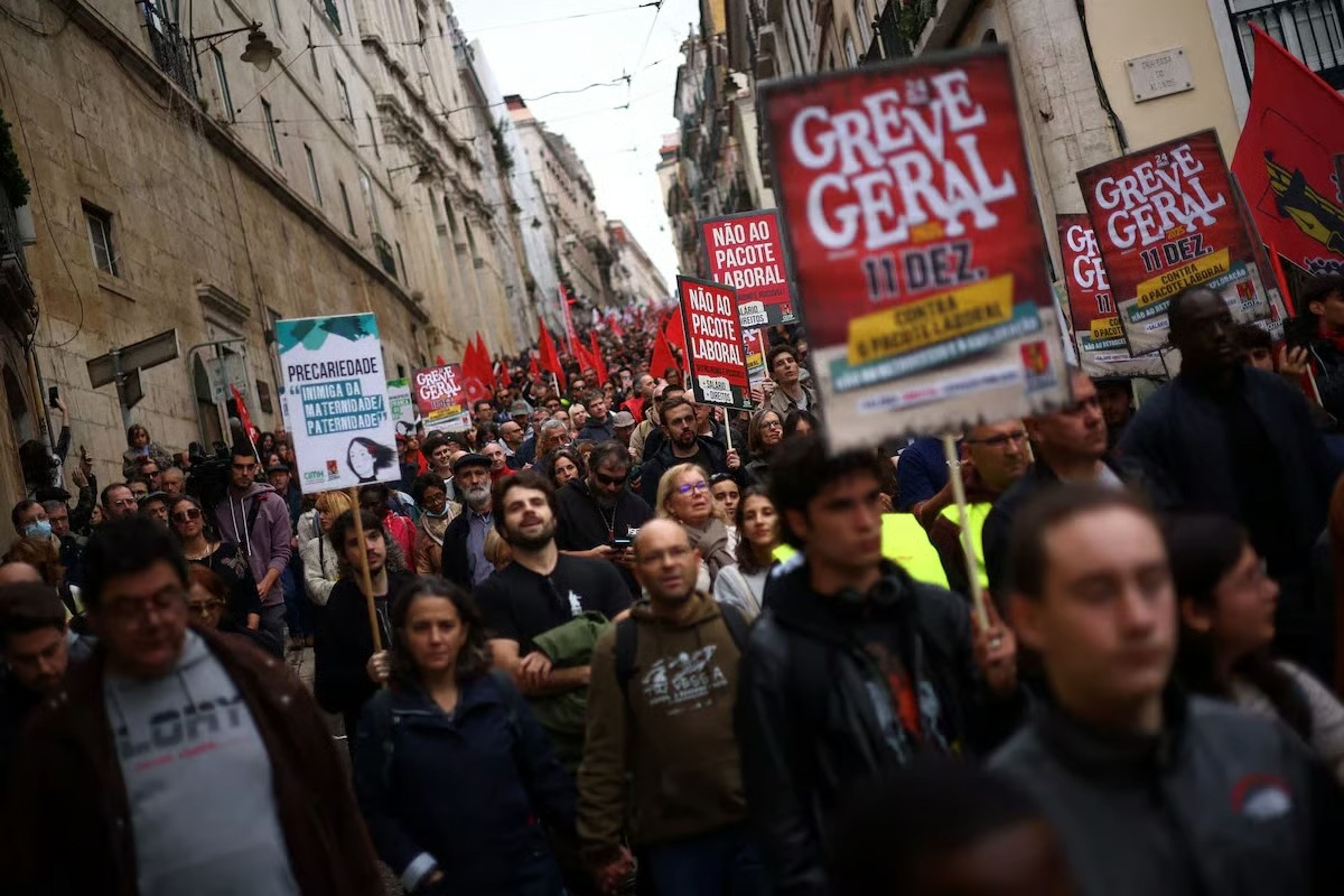 İtalya'da işçiler greve gitti
