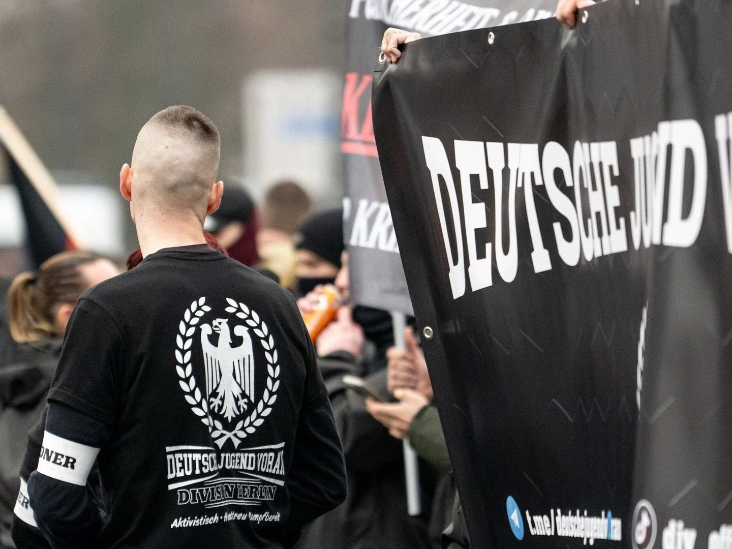 Almanya’da Neonazi yapılanmalara operasyon düzenlendi