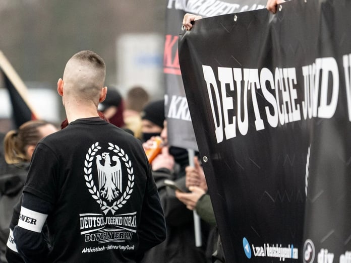 Almanya’da Neonazi yapılanmalara operasyon düzenlendi