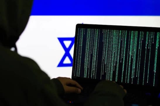 Mossad Fransa Cumhurbaşkanlığı'nı hedef aldı: Orta Doğu Danışmanı'nın telefonu hacklendi iddiası