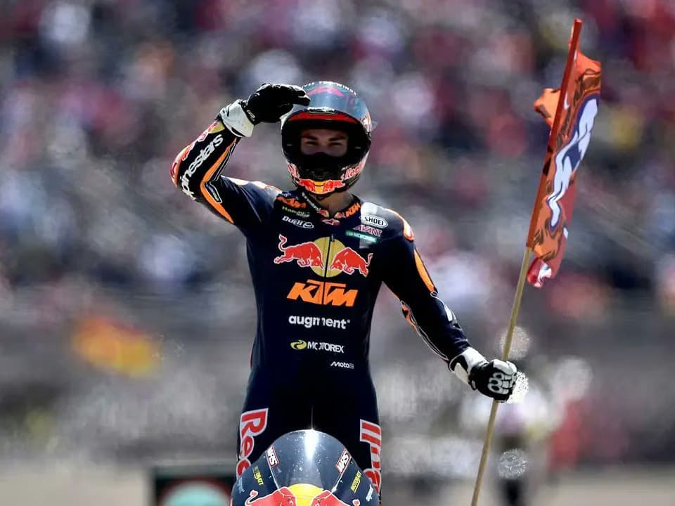 Moto2'de zafer kazanan ilk Türk motosikletçi Deniz Öncü