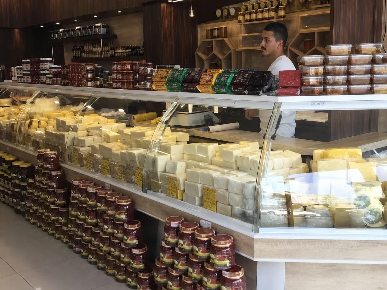 Ünlü peynir markasının içinden bakın ne çıktı